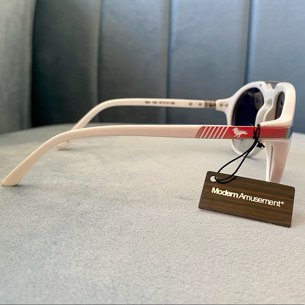 Brand New Modern Amusement “45’s” Oversize White Sunglasses - Picture 3 of 10